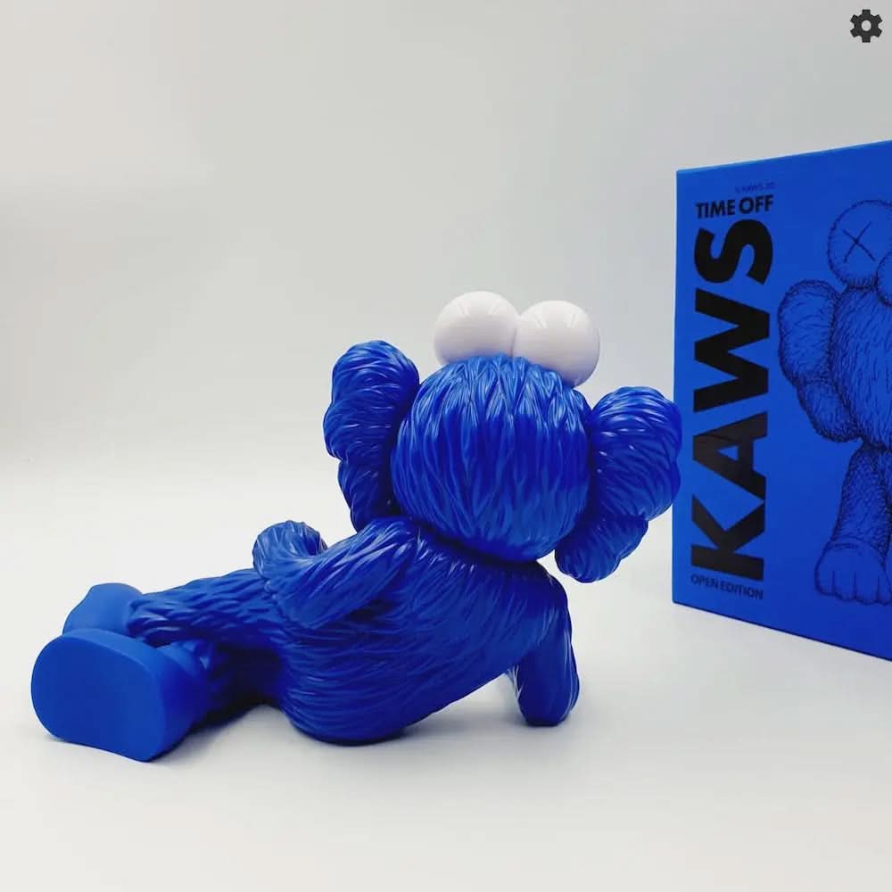 KAWS – Time Off Blue (2023) | Vinyl Sculpture – LYNART STORE