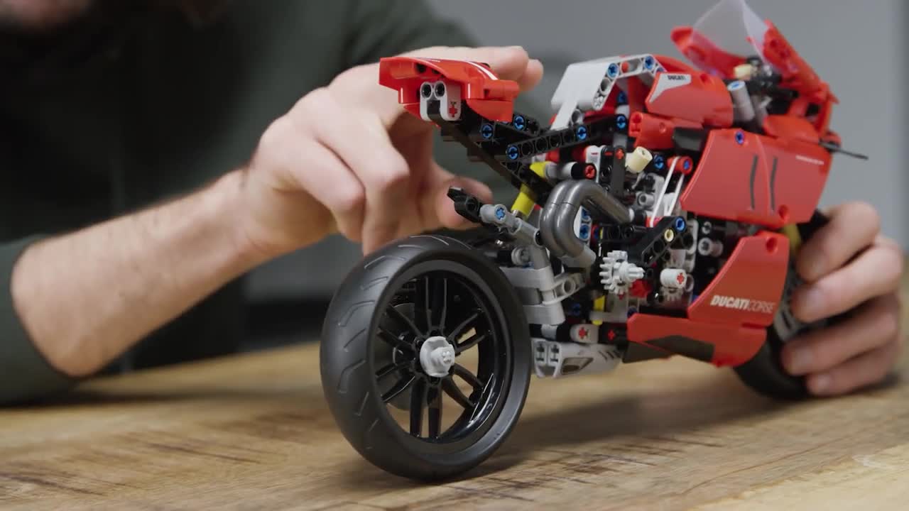 Amazon.co.jp: レゴ(LEGO) テクニック ドゥカティ パニガーレ V4 R
