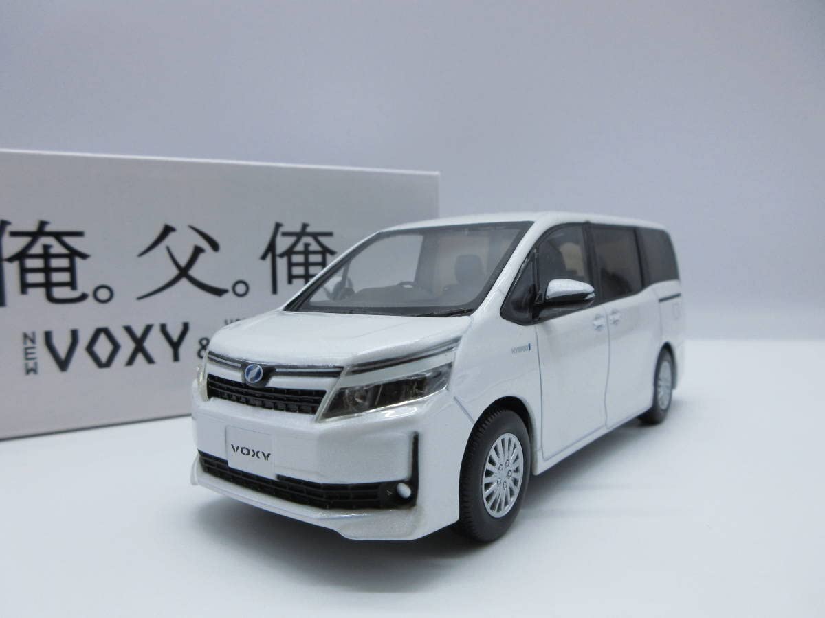 Amazon | 1/30 ミニカー ヴォクシー ハイブリッド 80系 VOXY カラー