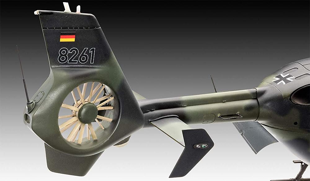 Amazon | ドイツレベル 1/32 ドイツ陸軍航空隊 EC 135 ヘリコプター