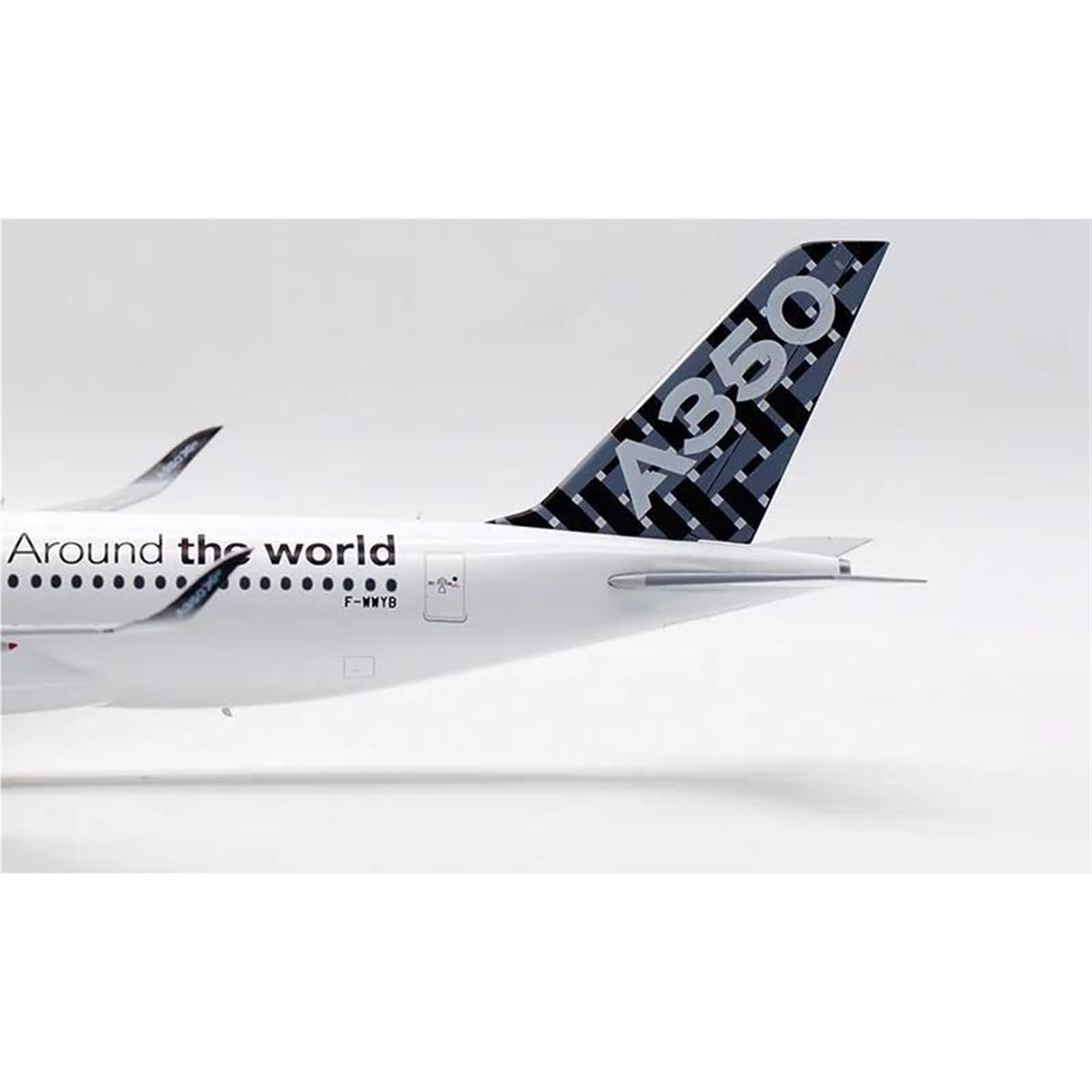 Amazon.co.jp: Decorate Airplane 1:200 エアバス「ハウスカラー」A350
