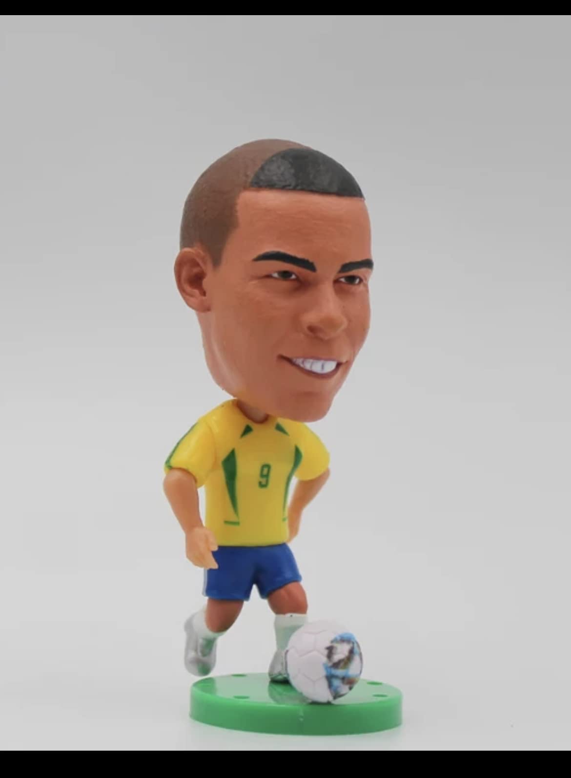 Amazon.com: Brazil Ronaldo #9 Toy Figure 2.5