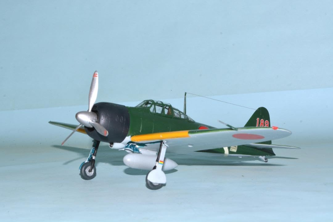Amazon.co.jp: 完成品 148 海軍 零式艦上戦闘機22型 第582海軍航空隊