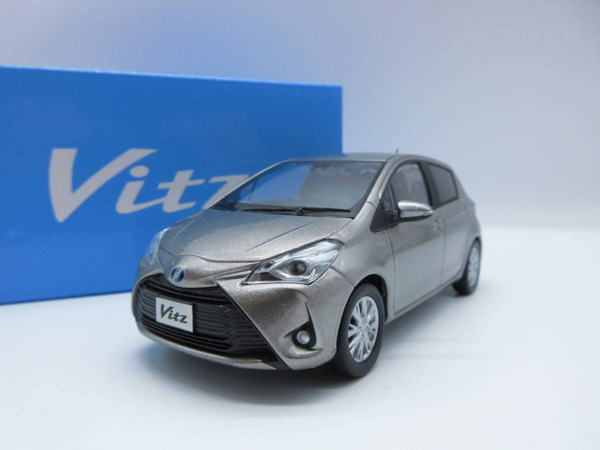 Amazon.co.jp: 1/30 ヴィッツハイブリッド Vitz 後期 カラーサンプル