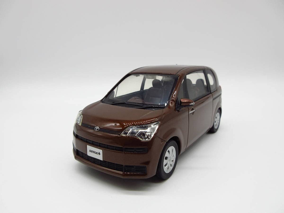 Amazon.co.jp: 1/30 トヨタ スペイド スペード カラーサンプル 非売品