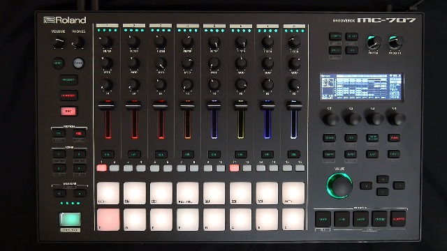 Amazon.com: Roland MC-707 Groovebox Professional Music Production