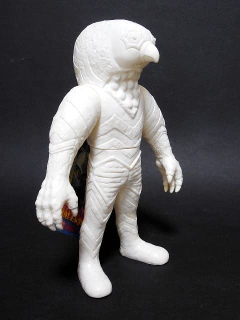 Amazon.co.jp: 白成型 ガッツ星人 1983 プラ 未塗装 ウルトラ