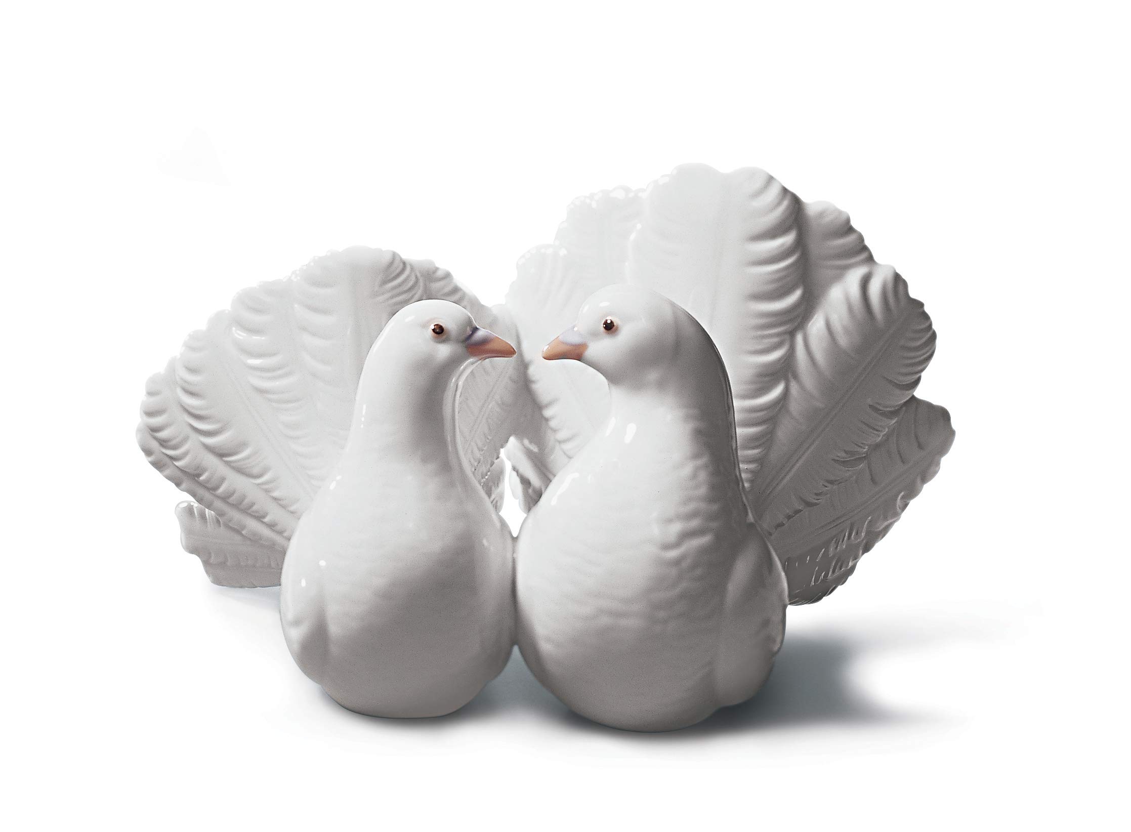 Amazon.com: LLADRÓ Porcelain Figure of White Glossy Pair of Doves