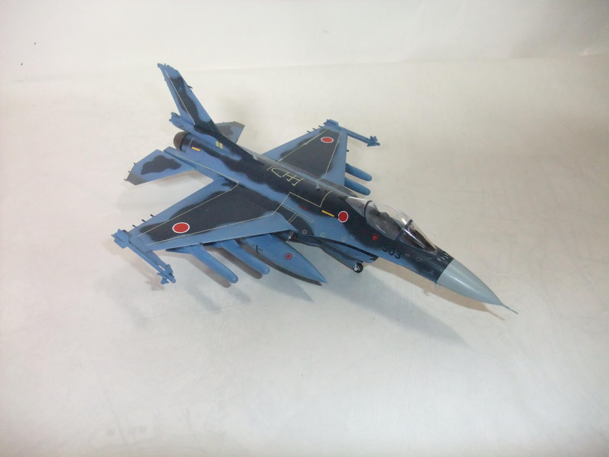 Amazon | 完成品 航空自衛隊 F2支援戦闘機 72分の1サイズ