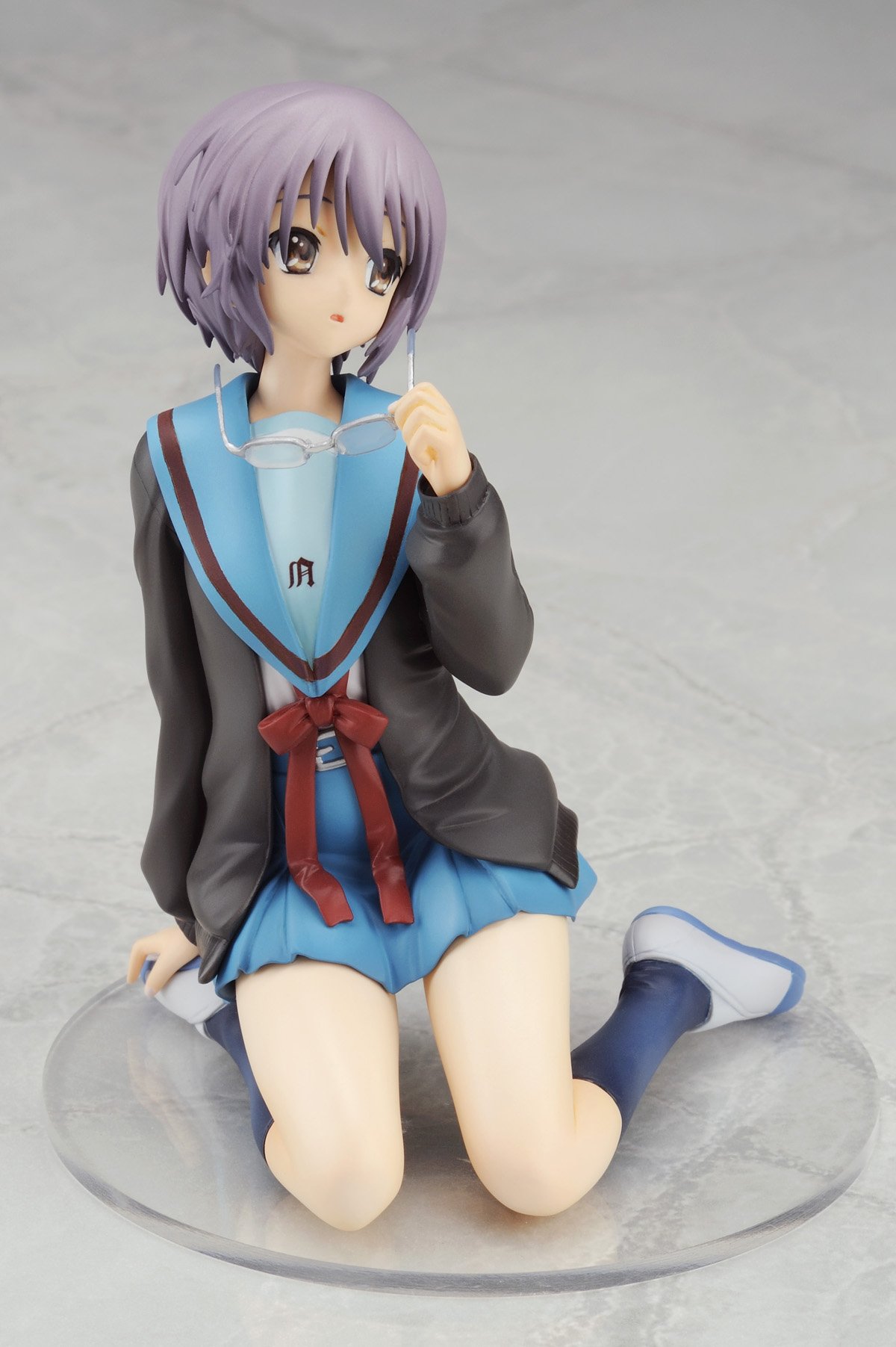 Amazon | 涼宮ハルヒの憂鬱 長門有希 制服ver. (1/8スケールPVC塗装