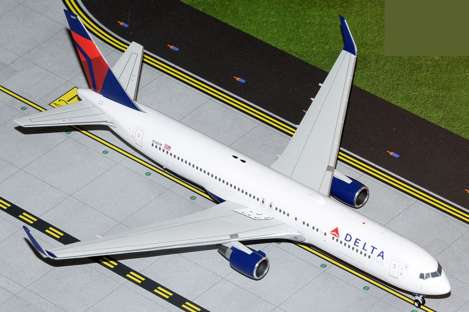 Amazon | Gemini200 1/200 767-300ER デルタ航空 N1201P 完成品