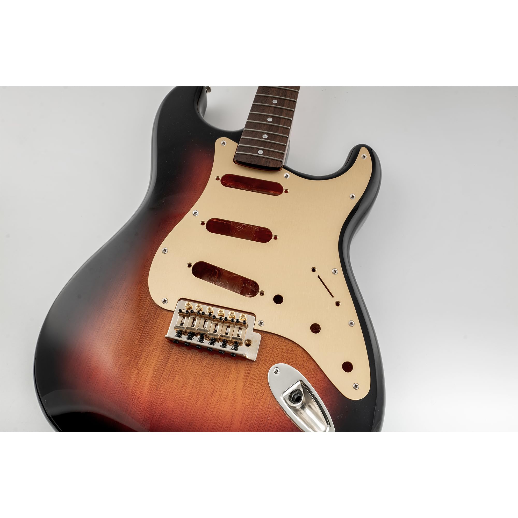 Amazon | Musiclily Pro 11穴アルミ製SSSストラトキャスター