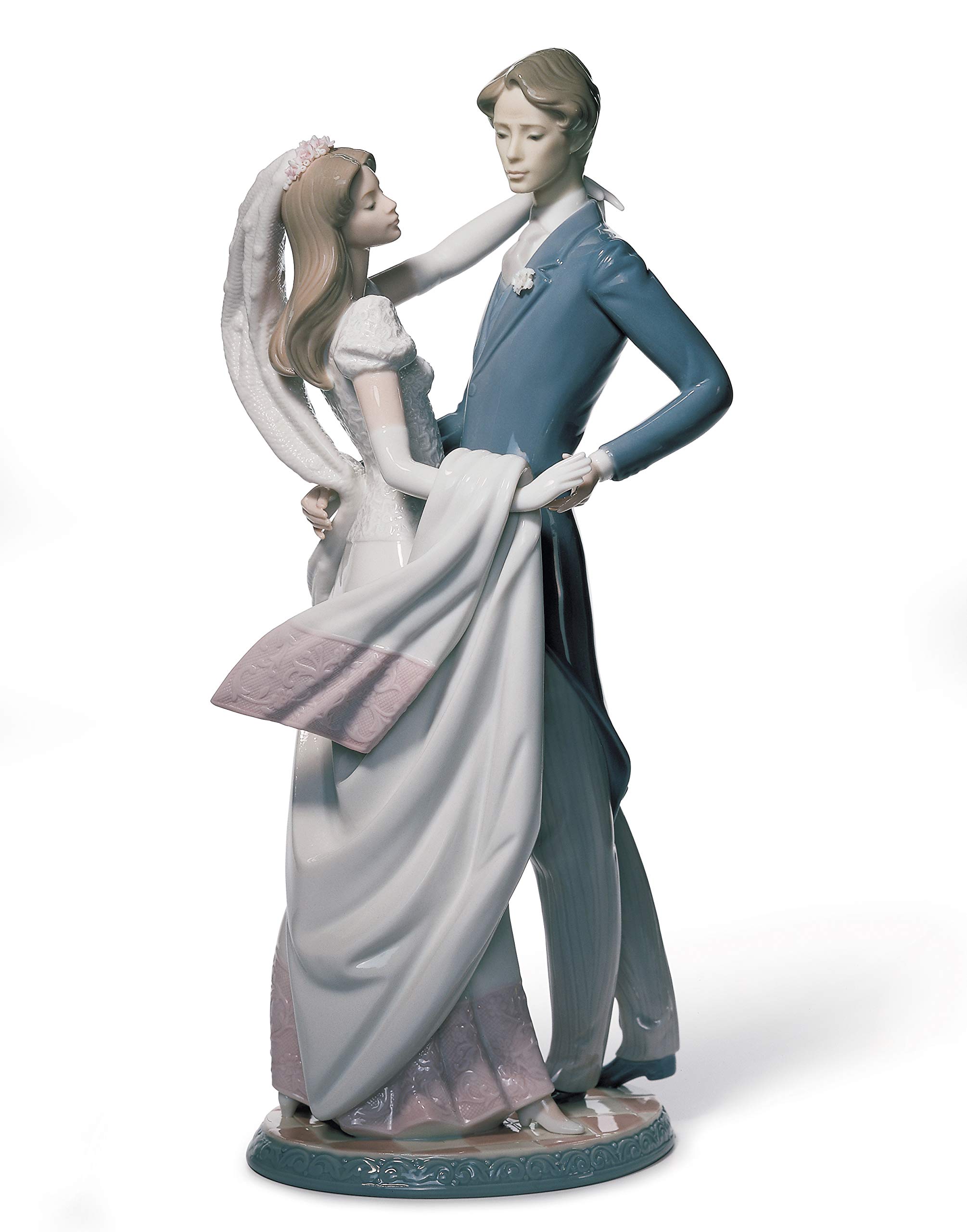 Amazon.com: LLADRÓ I Love You Truly Couple Figurine. Porcelain