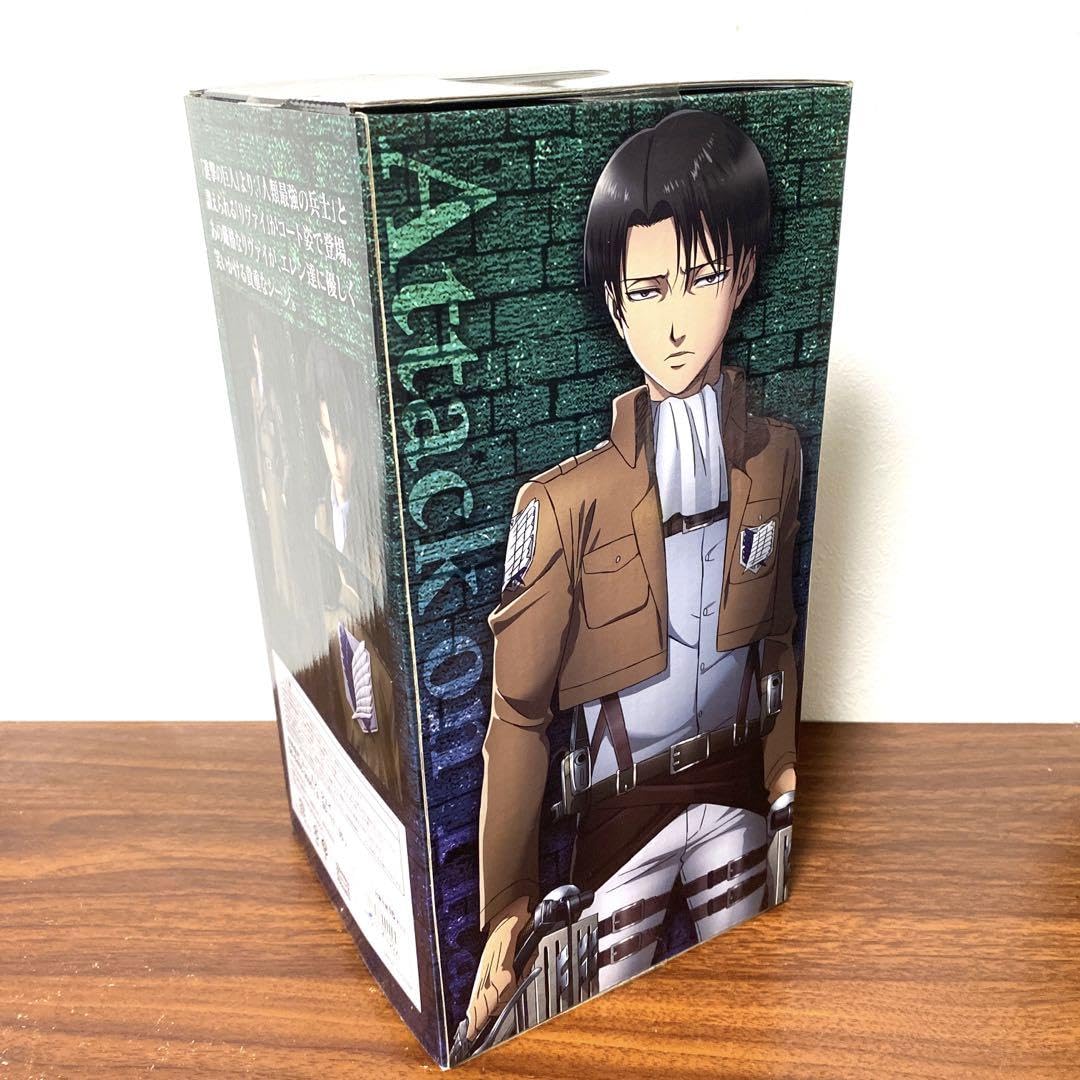 Amazon.co.jp: 進撃 USJ限定 リヴァイ（ほほ笑み ver.）フィギュア