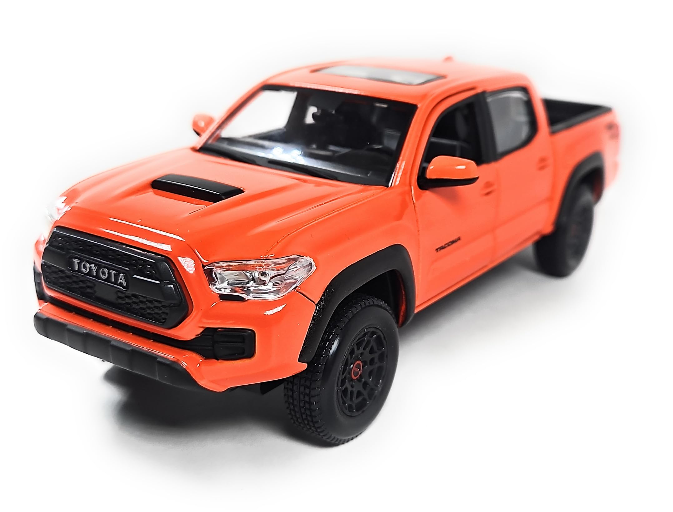 Amazon | Maisto 1:27 SE 2023 Toyota Tacoma TRD Pro。 | ミニカー