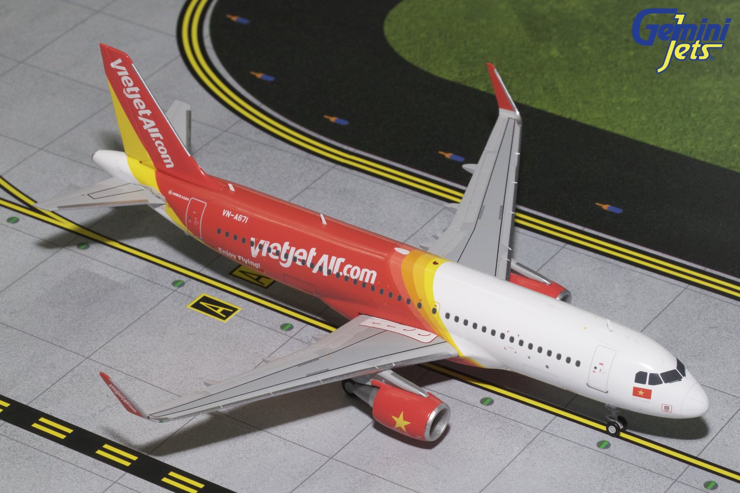 Amazon.com: Gemini200 Vietjet A320 Vn-A671 1: 200 Scale Model