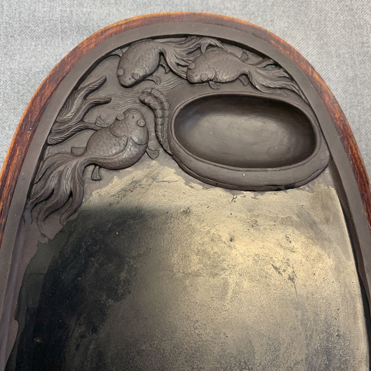 Amazon.co.jp: 硯 細密彫刻 金魚模様 端渓硯 中国美術 古玩 書道 木箱