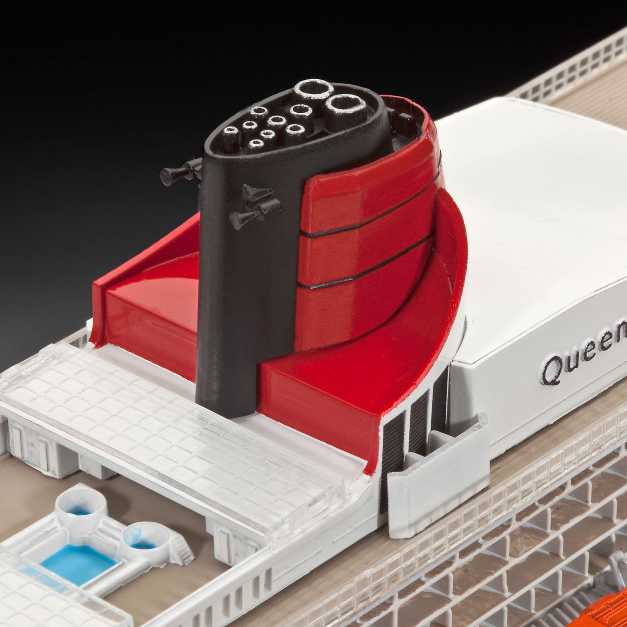 Amazon.com: Revell 05231 Ocean Liner Queen Mary 2 1:700 Scale