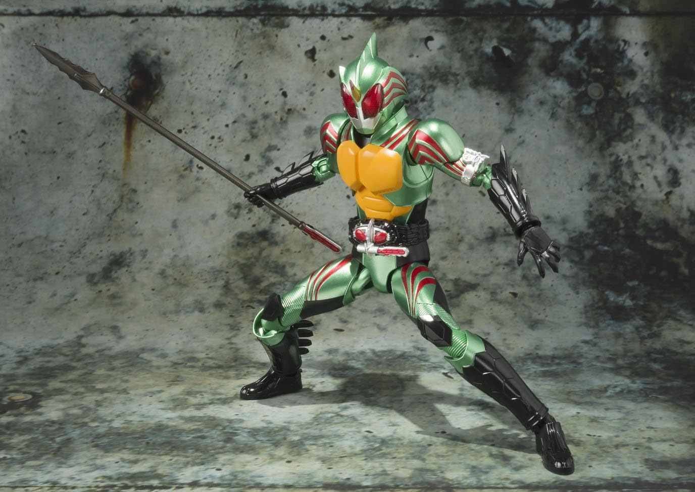 Amazon.co.jp: S.H.フィギュアーツ 仮面ライダーアマゾンオメガ 『仮面