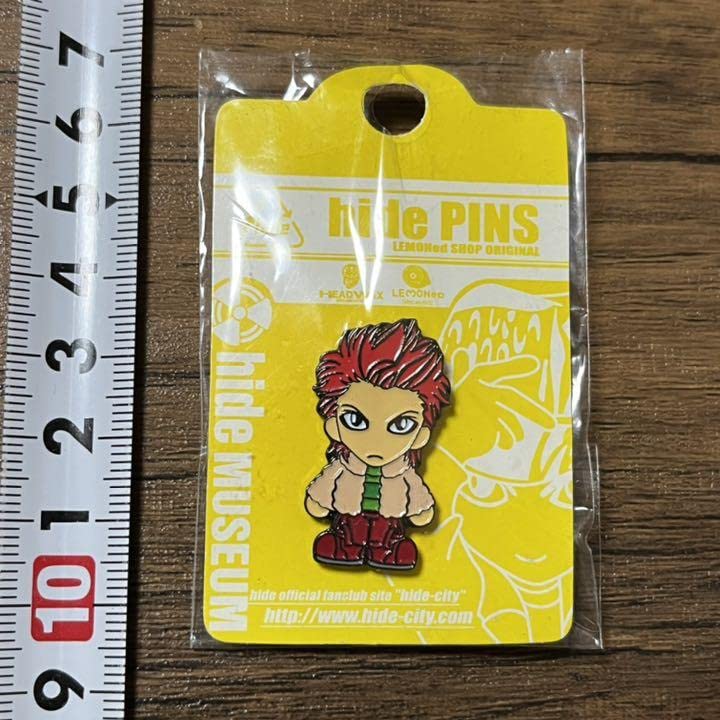 Amazon.co.jp: HIDE ミニフィギュアチャーム5種&ピンバッジセット X
