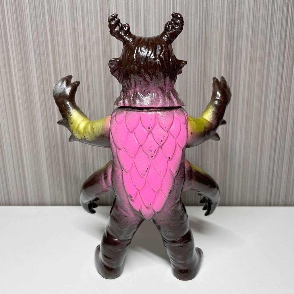 Amazon.co.jp: 当時物タカトク メガロマン 黒星怪獣 ゴラン ソフビ