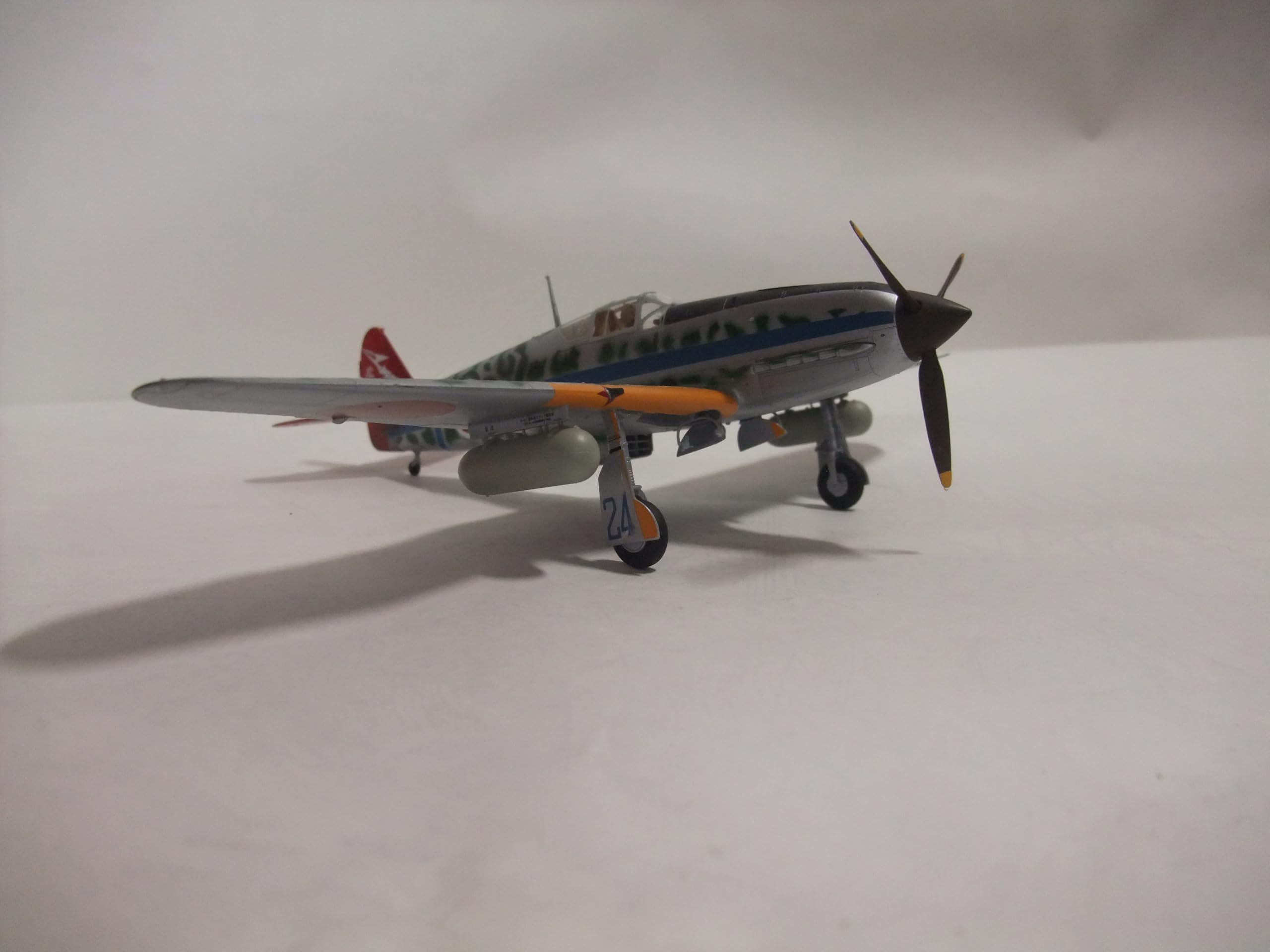 Amazon.co.jp: 完成品 日本陸軍 三式戦闘機 飛燕 48分の1サイズ
