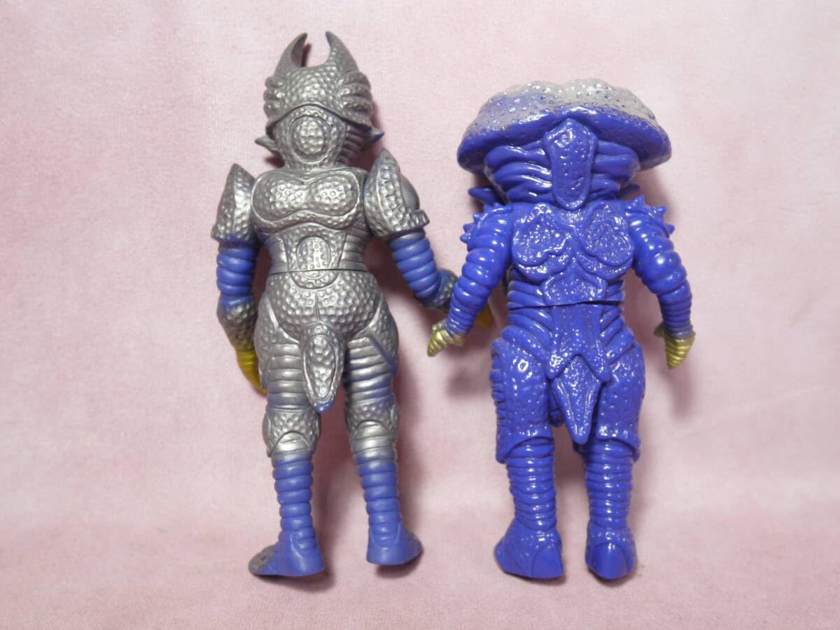 Amazon.co.jp: 怪獣シリーズ ベンゼン星人＋レディベンゼン ソフビ