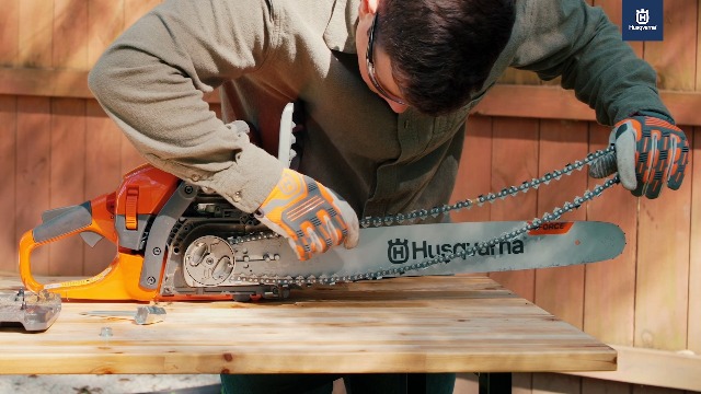 Amazon.com : Husqvarna 435 Gas Chainsaw, 40-cc 2.2-HP, 2-Cycle X