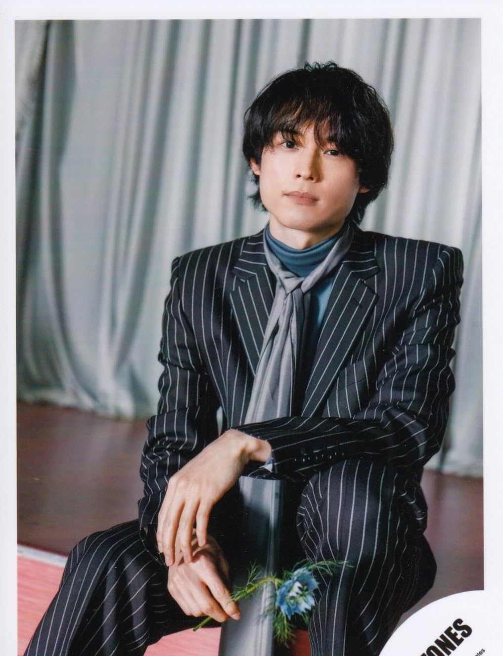 Amazon.co.jp: Six TONES 公式 生 写真（松村北斗）ST00810 : おもちゃ