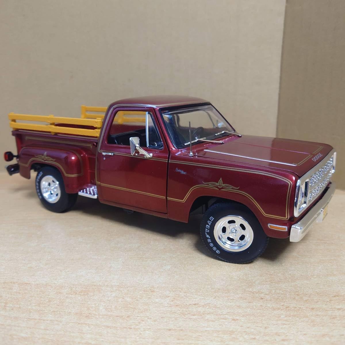 Amazon.co.jp: 1/18 ダッジD100 ステップサイド ウォーロック II 1979