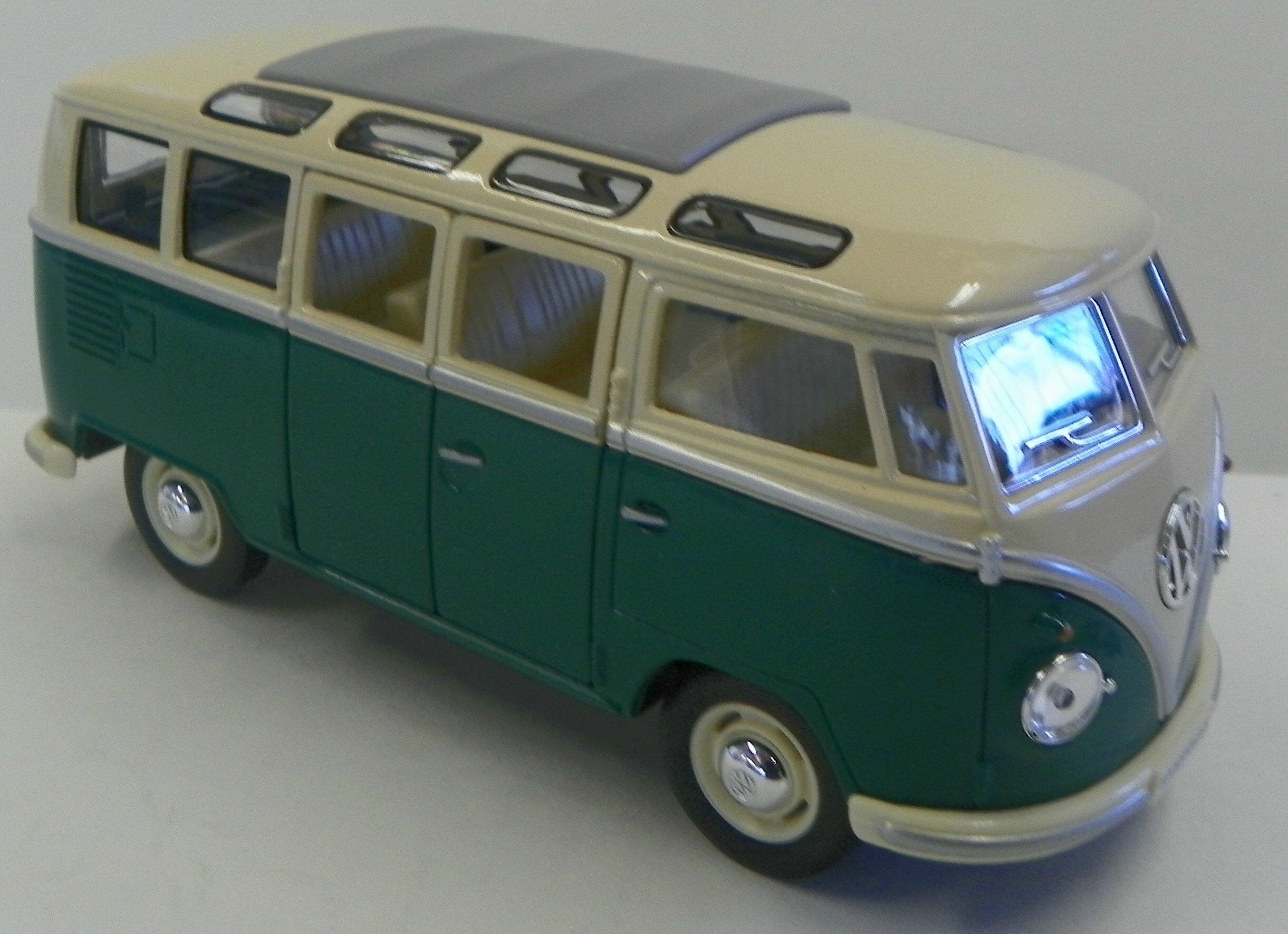 Amazon.com: KINGSMART 1962 Volkswagen Classic Hippy Bus 7