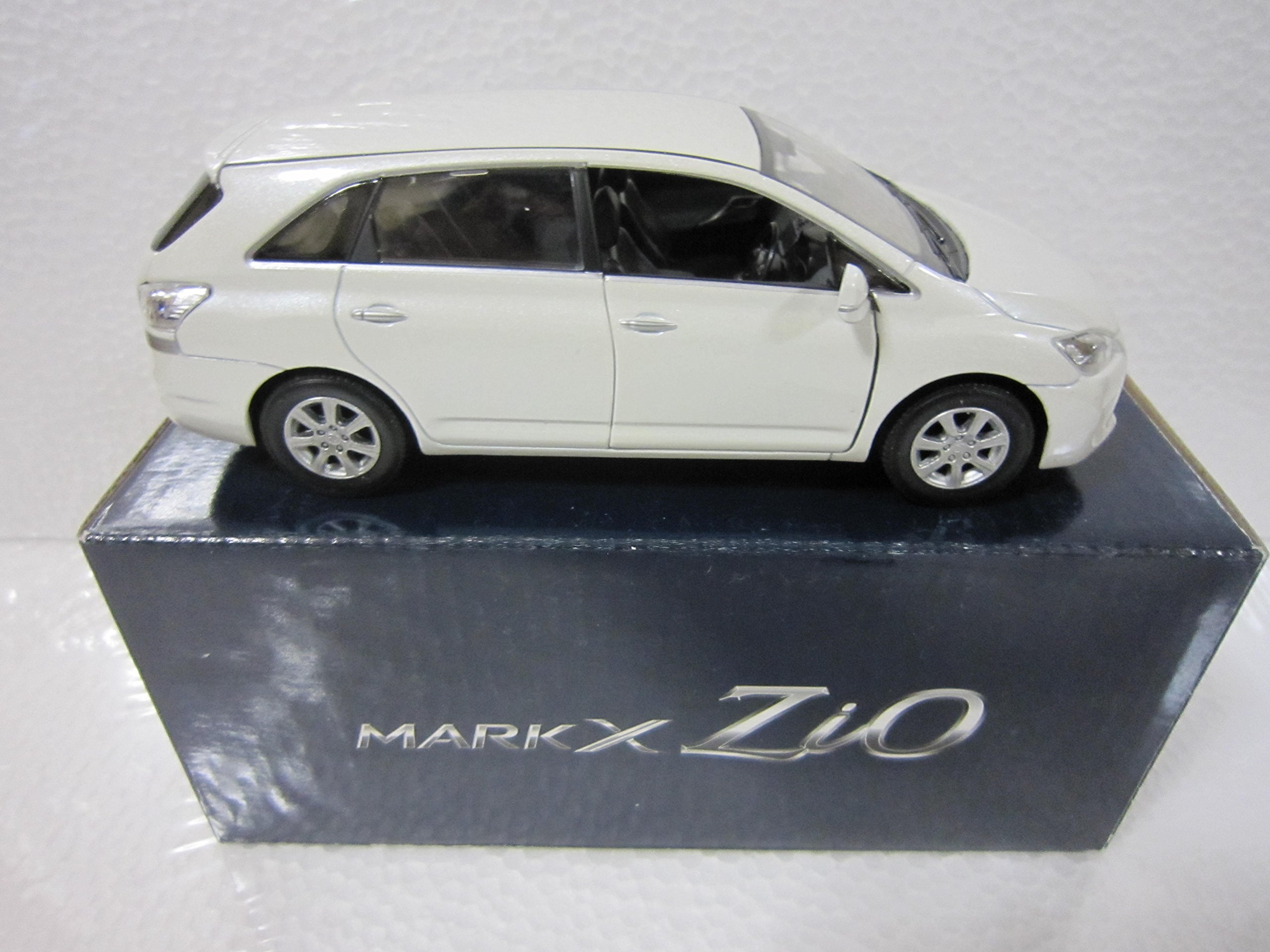 Amazon.co.jp: トヨタ 1/30 オフィシャルミニカー マークXジオ 後期