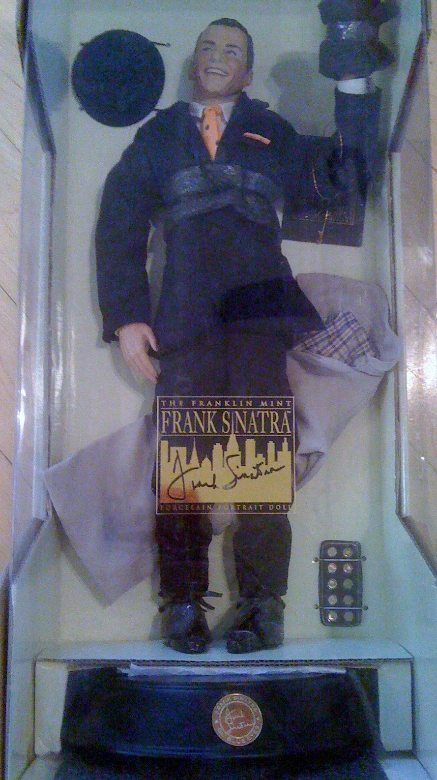 Amazon.com: Franklin Mint Frank Sinatra Porcelain Doll (Singing