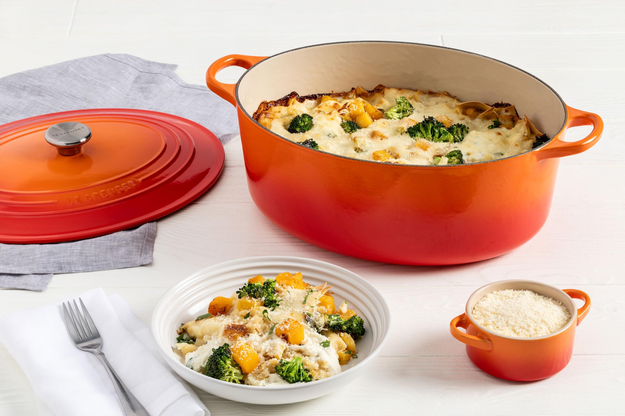Amazon.com: Le Creuset Enameled Cast Iron Signature Oval Dutch