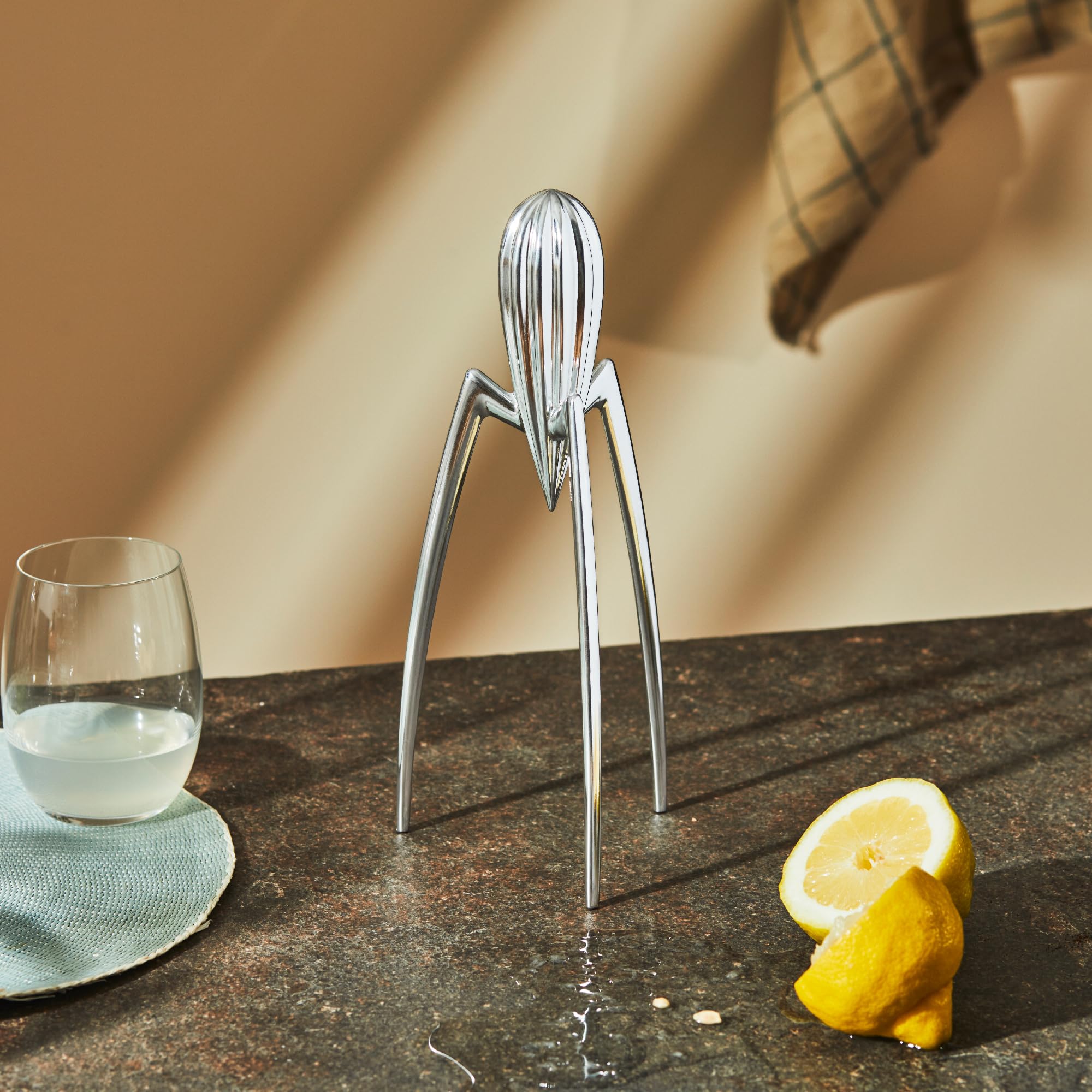 Amazon｜ALESSI (アレッシィ) レモンスクイザー｜ジューサー・しぼり器