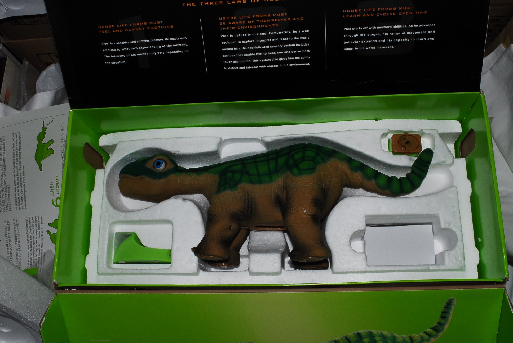 Amazon.co.jp: UGOBE PLEO 恐竜 プレオ 『並行輸入品』 : おもちゃ
