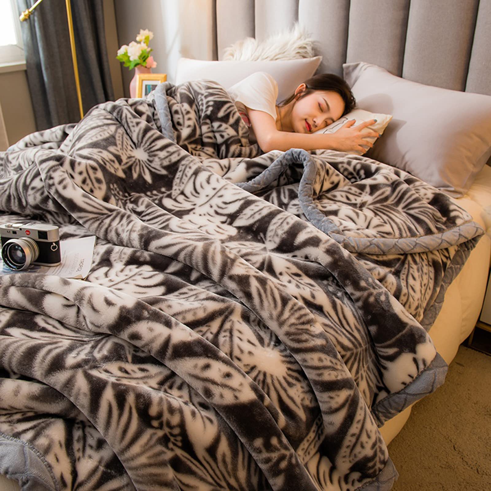 Amazon.com: LGYKUMEG Korean Mink Blanket Twins 71