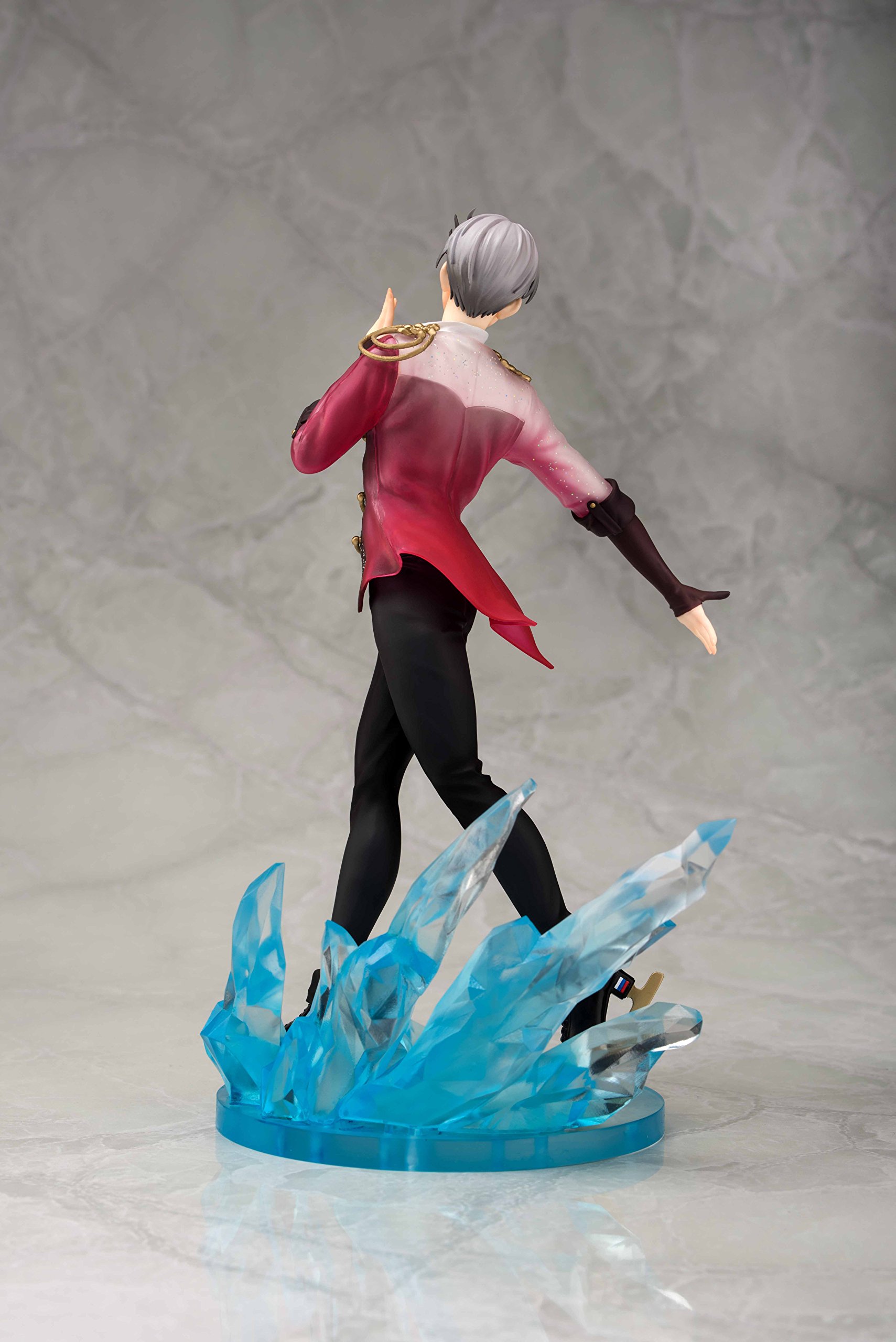 Amazon | 『ユーリ!!! on ICE』ヴィクトル・ニキフォロフ | フィギュア