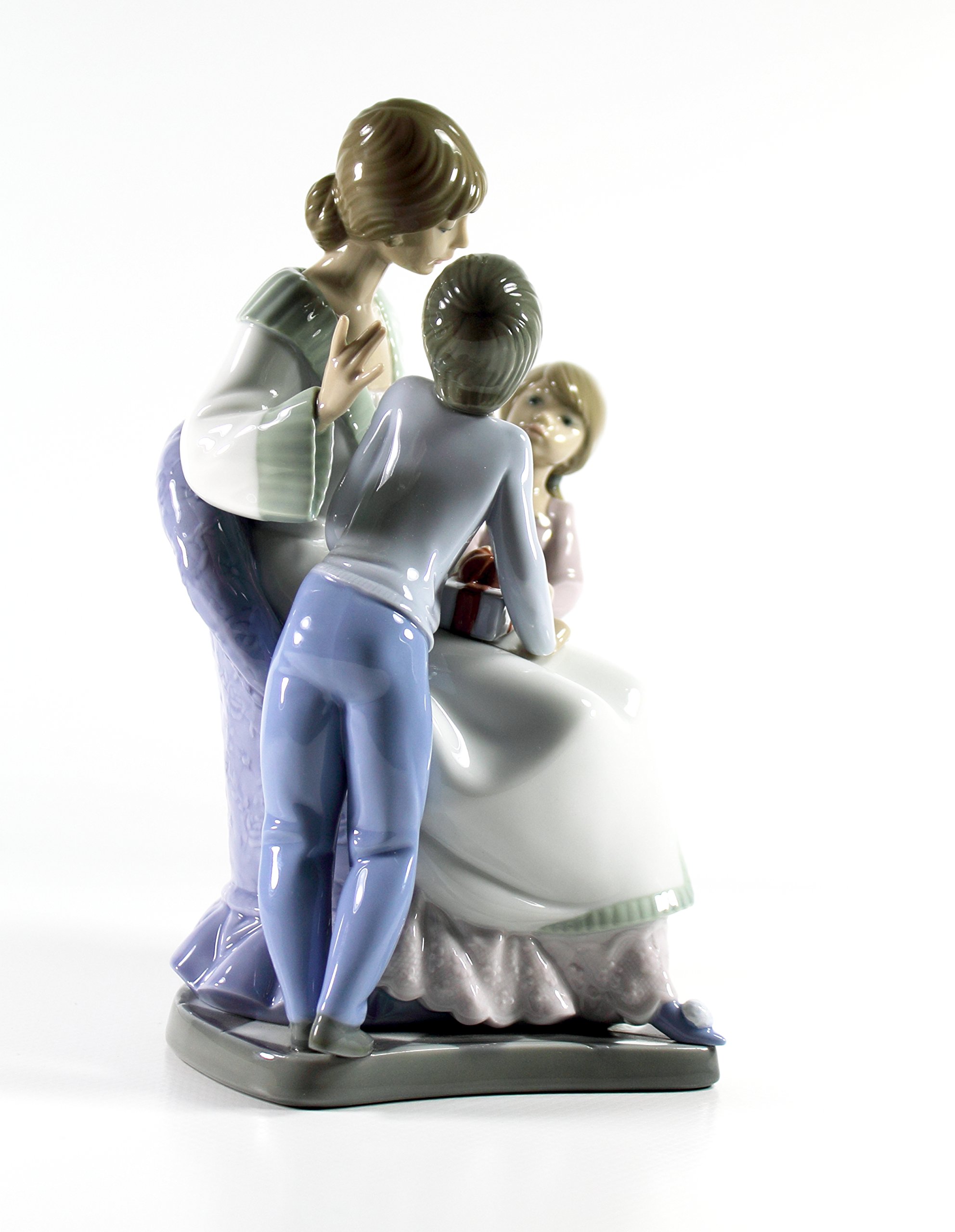 Amazon.co.jp: Lladro「母の日」 愛の贈り物 コレクターフィギュア