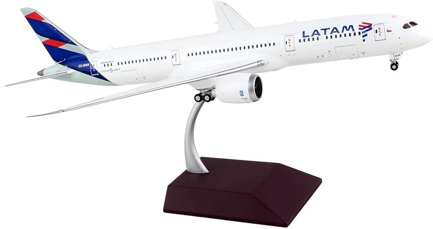 Amazon.com: GeminiJets Boeing 787-9 Commercial Aircraft LATAM