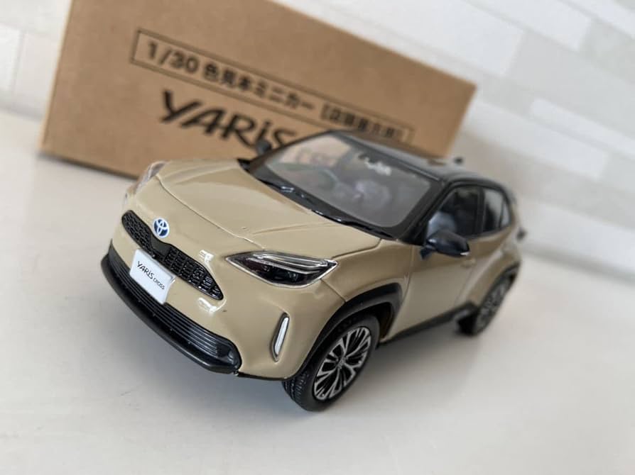 Amazon | 1/30 ミニカー ヤリスクロス カラーサンプル ミニカー YARIS