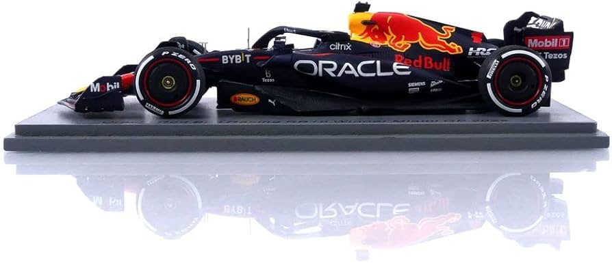 Amazon | ☆ スパーク 1/43 オラクル レッドブルレーシング RB18 2022