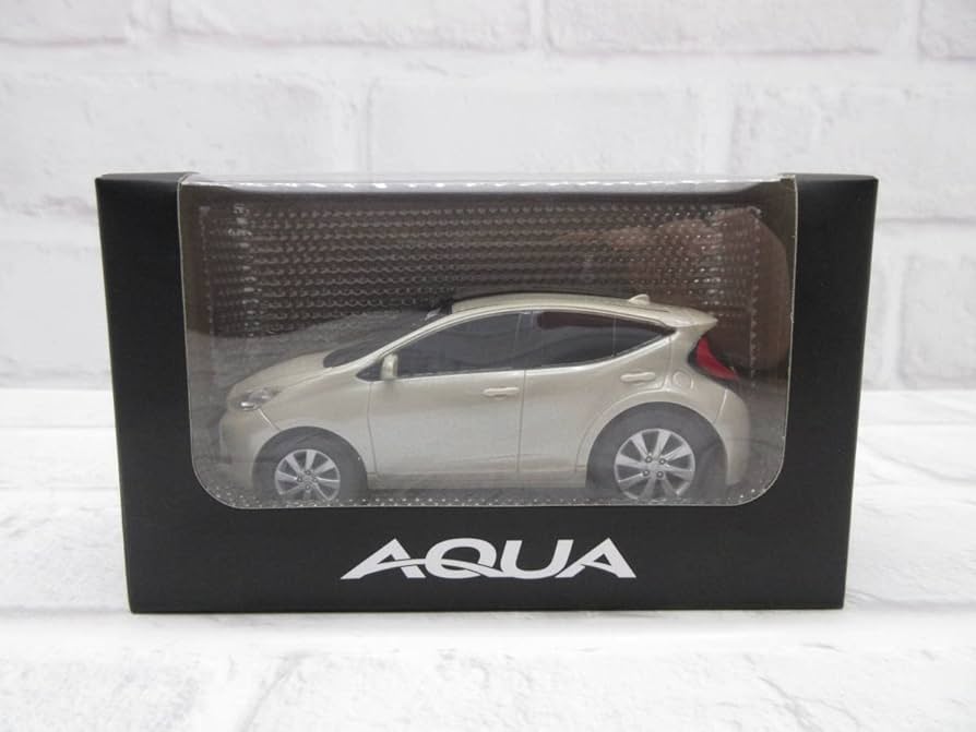 Amazon | ミニカー トヨタ アクア AQUA クリアベージュメタリック