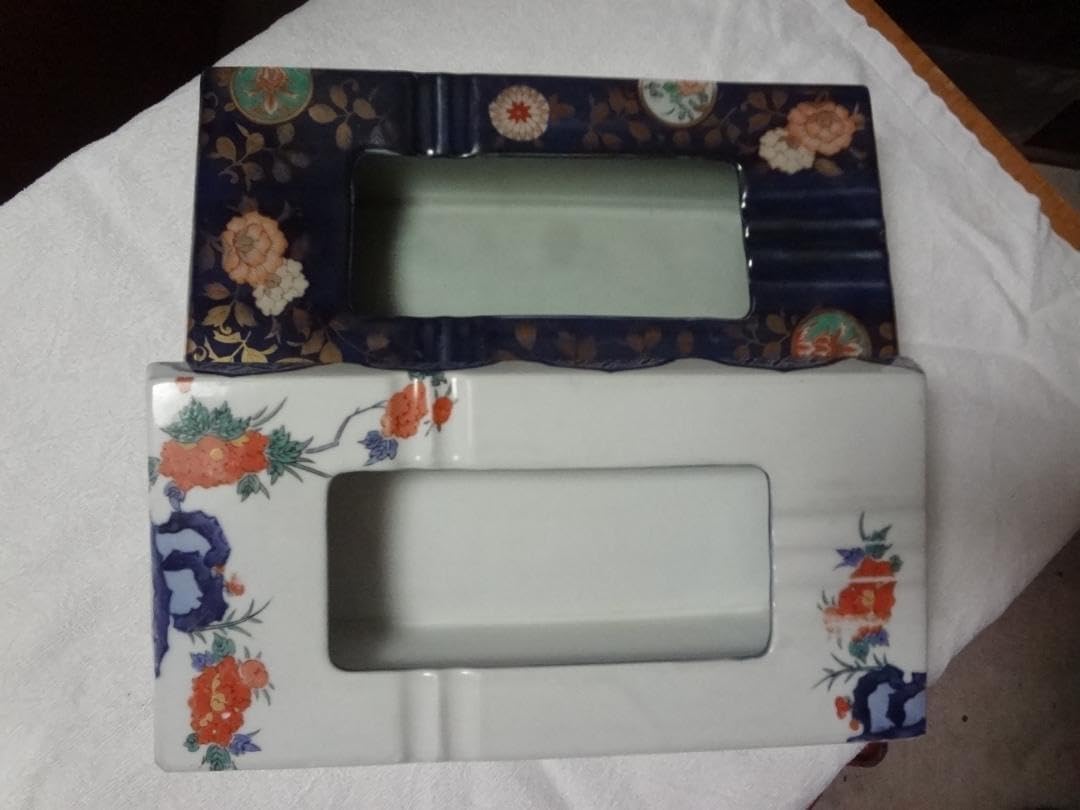 白・青2個セット四角い灰皿○昭和レトロ 有田焼 和柄 灰皿 陶器製
