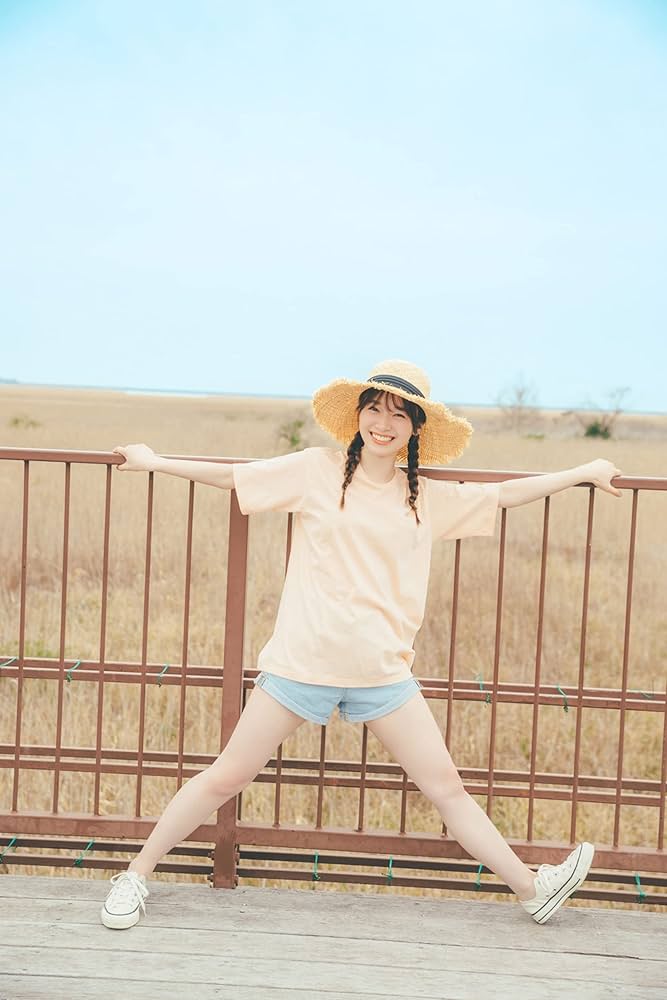 Amazon.co.jp: 櫻坂46 守屋麗奈1st写真集「笑顔のグー、チョキ、パー