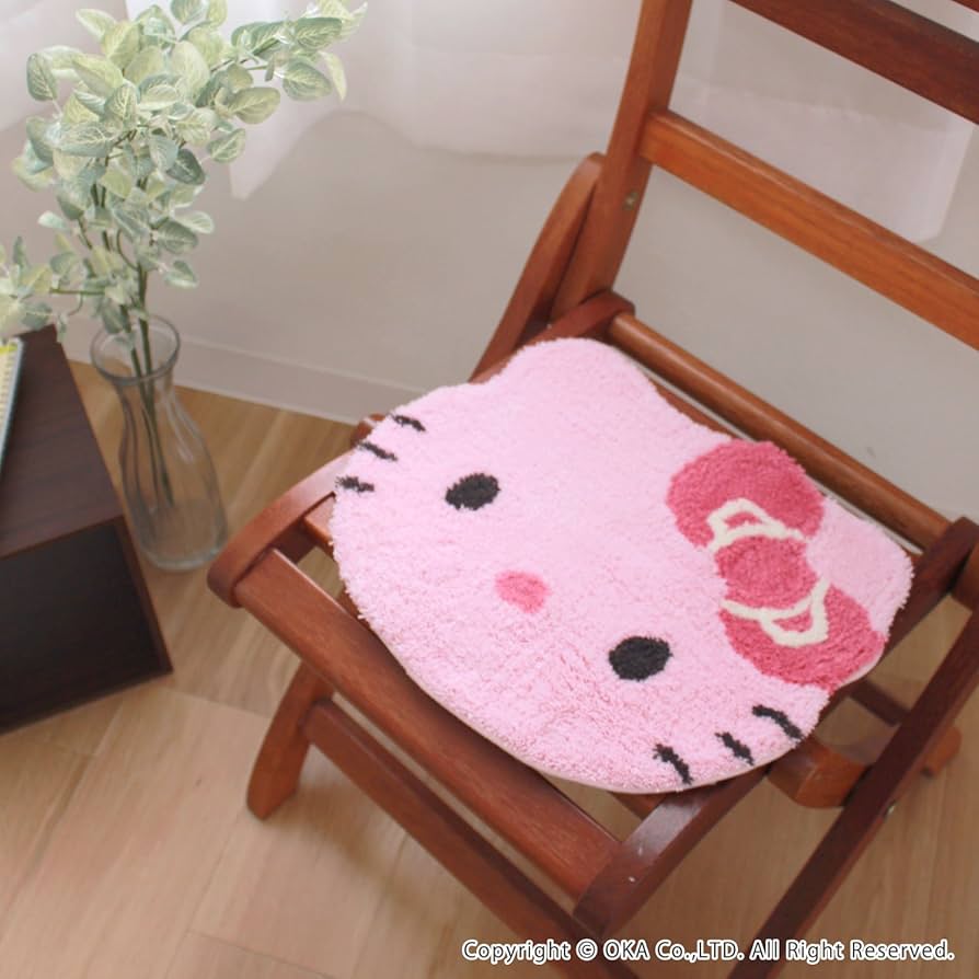 Amazon｜オカ ハローキティダイカット フロアマット Sサイズ(約32×36cm