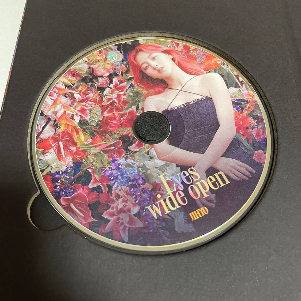 Amazon.co.jp: TWICE Eyes wide open アルバム トレカ.付属品付き : ホビー