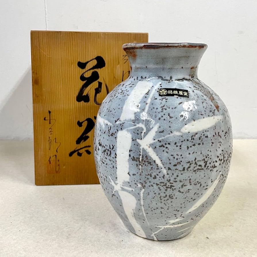 Amazon.co.jp: 桔梗屋窯 五代目 小三郎作 「志野竹文花瓶」共箱付き 高