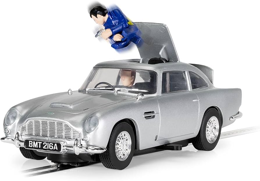Amazon.com: Scalextric James Bond Goldfinger Aston Martin DB5 1:32