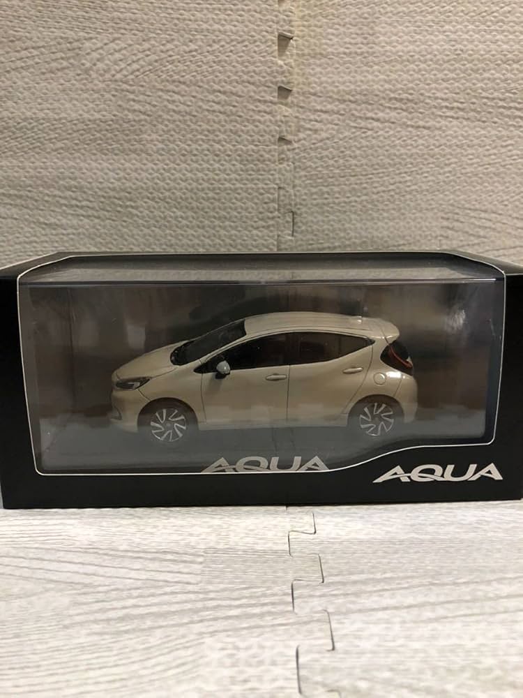 Amazon.co.jp: 1/30 トヨタ 新型アクア AQUA カラーサンプル ミニカー